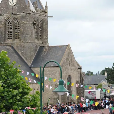 Le Mere Eglise * Sainte-Mère-Église